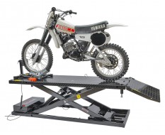 Elektrische Motorradhebebühne 680 kg mit Vorderradklemme für schmale Reifen