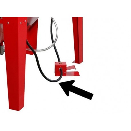 Luftschlauch zwischen dem Fußpedal und dem Druckmessgerät der Strahlkabine PP-T 0008